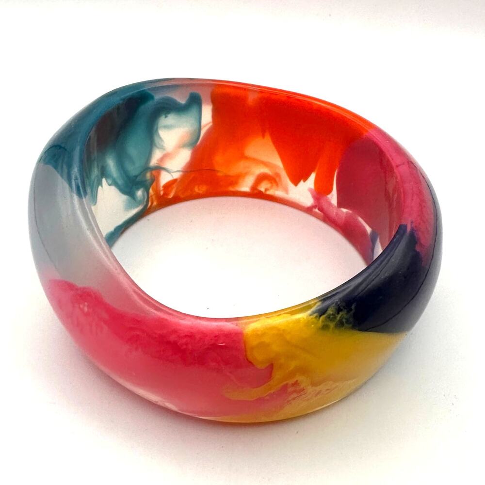 Rainbow Swirl Lucite Bangle Bracelet Heavy Chunky Jewelry Shiny 60s 70s Retro - Picture 10 of 14